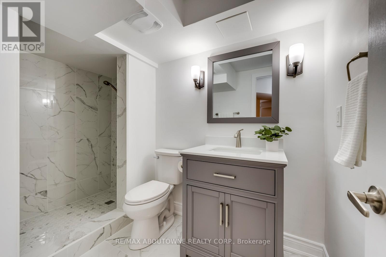 












2218 HATFIELD DRIVE

,
Oakville (WM Westmount),




Ontario
L6M4W4

