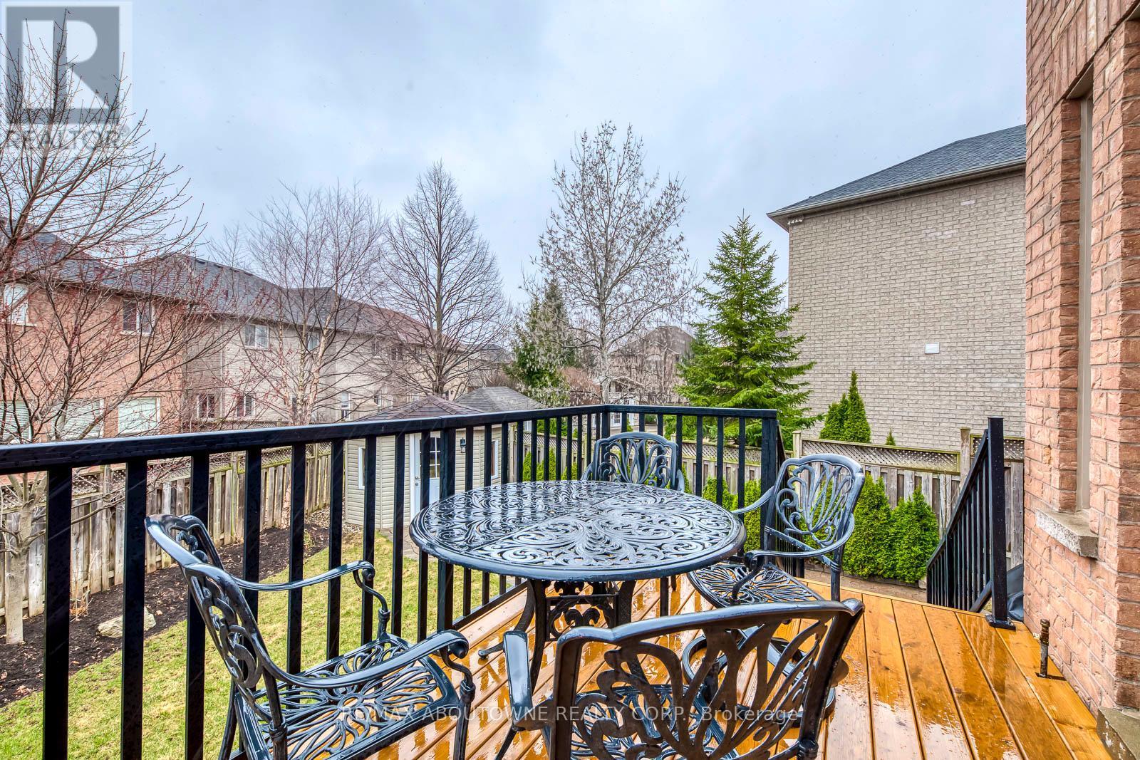 












2218 HATFIELD DRIVE

,
Oakville (WM Westmount),




Ontario
L6M4W4

