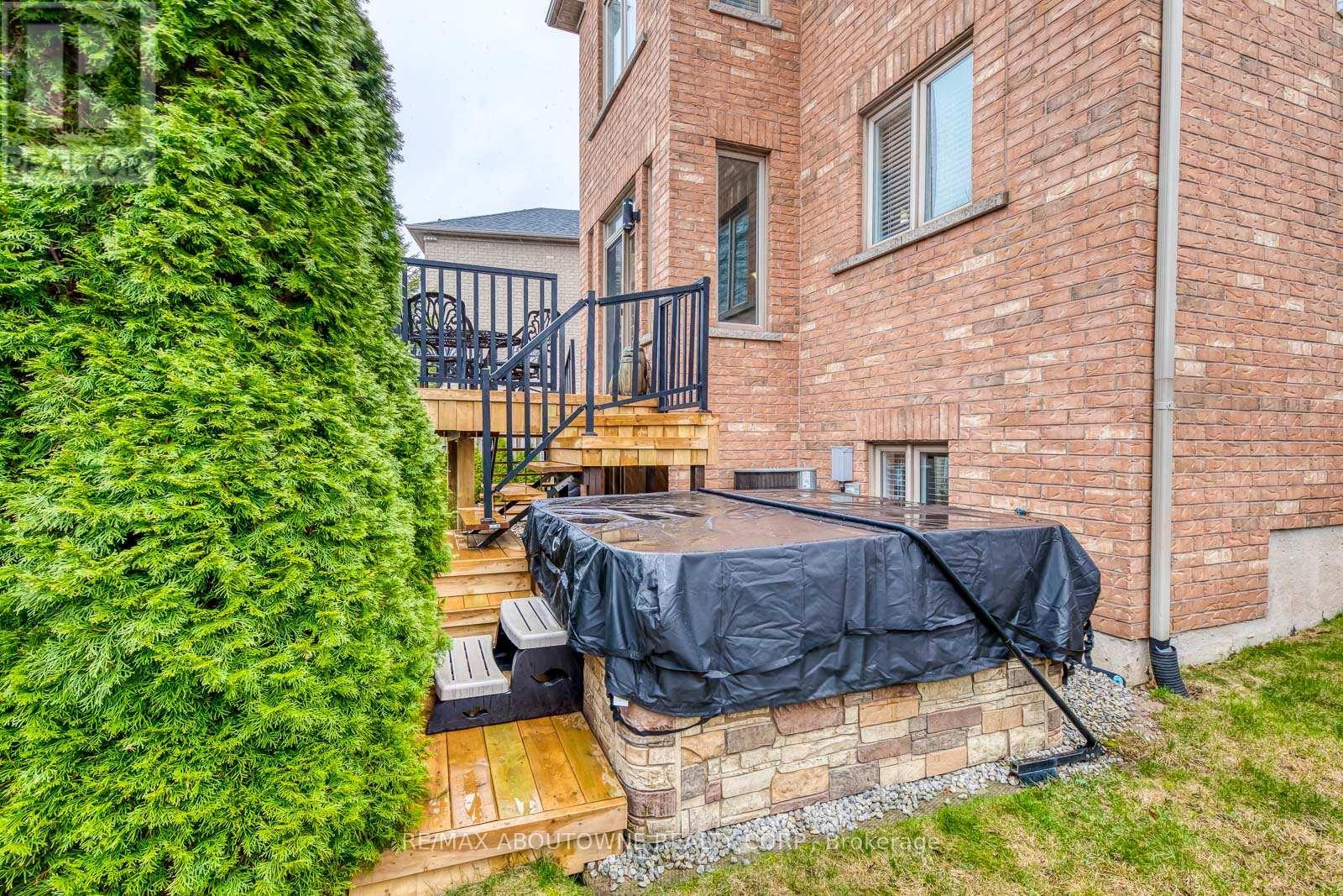 












2218 HATFIELD DRIVE

,
Oakville (WM Westmount),




Ontario
L6M4W4

