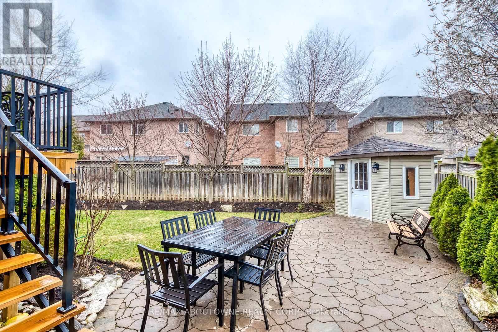 












2218 HATFIELD DRIVE

,
Oakville (WM Westmount),




Ontario
L6M4W4

