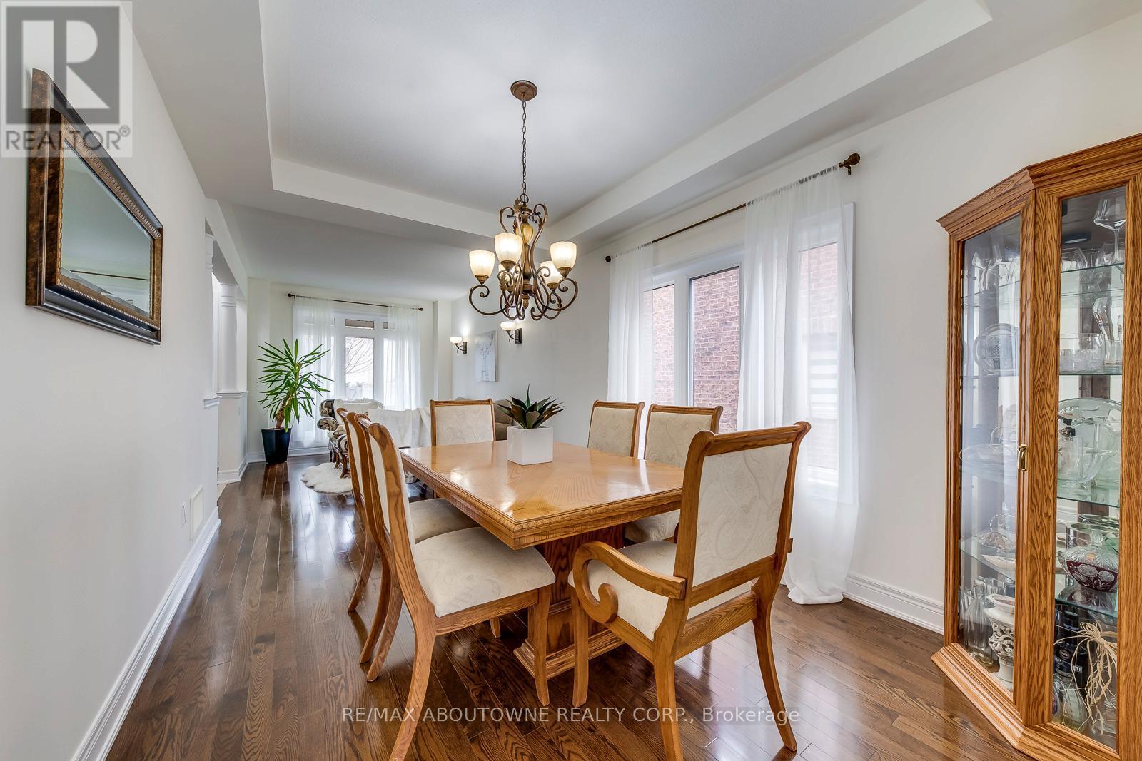 












2218 HATFIELD DRIVE

,
Oakville (WM Westmount),




Ontario
L6M4W4

