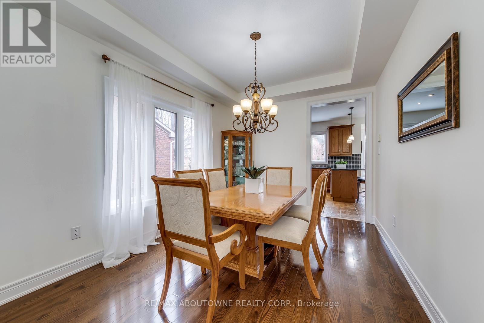 












2218 HATFIELD DRIVE

,
Oakville (WM Westmount),




Ontario
L6M4W4

