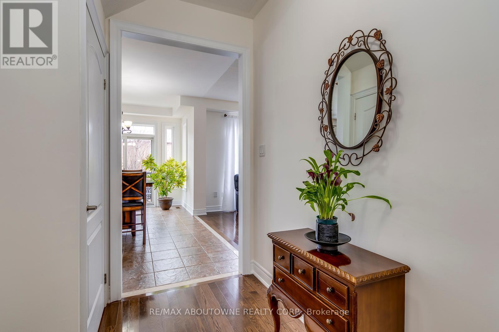 












2218 HATFIELD DRIVE

,
Oakville (WM Westmount),




Ontario
L6M4W4

