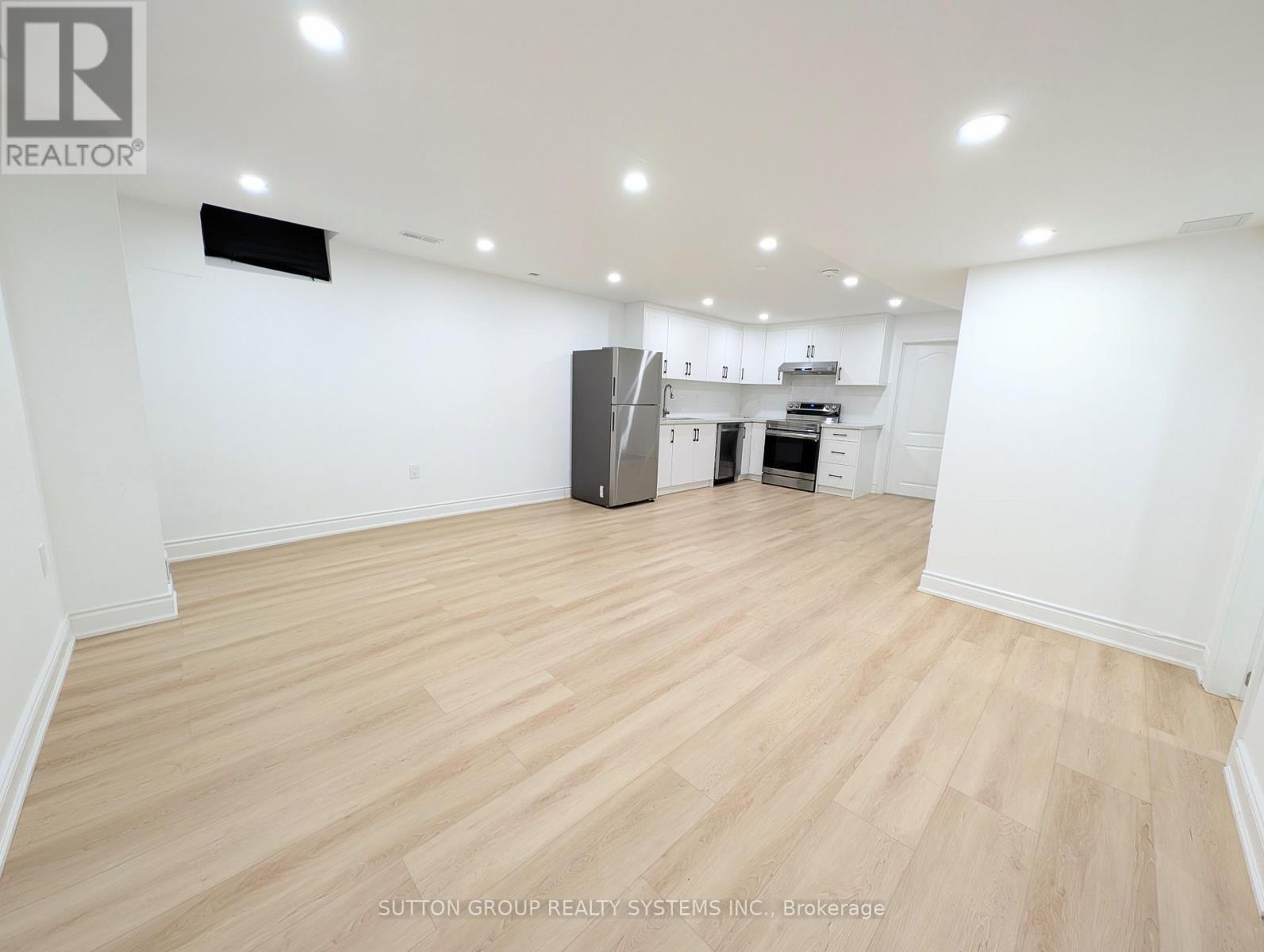 












LOWER LEVEL - 120 MOUNT ROYAL CIRCLE

,
Brampton (Vales of Castlemore North),




Ontario
L6P1Z2

