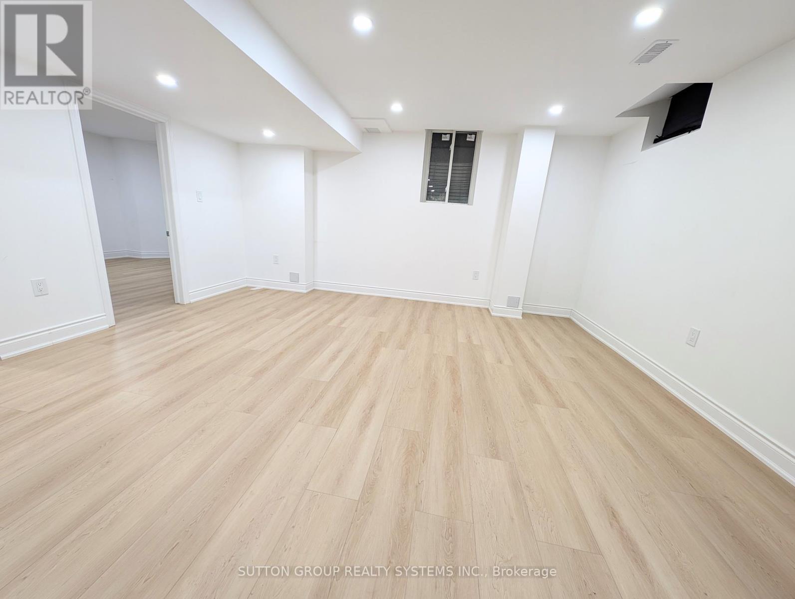 












LOWER LEVEL - 120 MOUNT ROYAL CIRCLE

,
Brampton (Vales of Castlemore North),




Ontario
L6P1Z2

