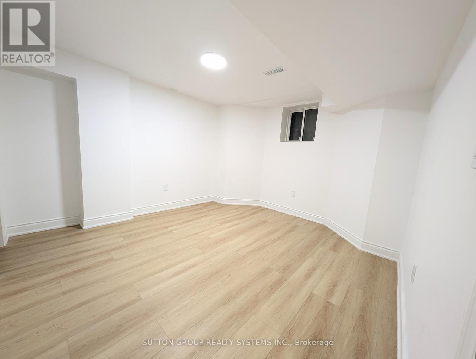 












LOWER LEVEL - 120 MOUNT ROYAL CIRCLE

,
Brampton (Vales of Castlemore North),




Ontario
L6P1Z2

