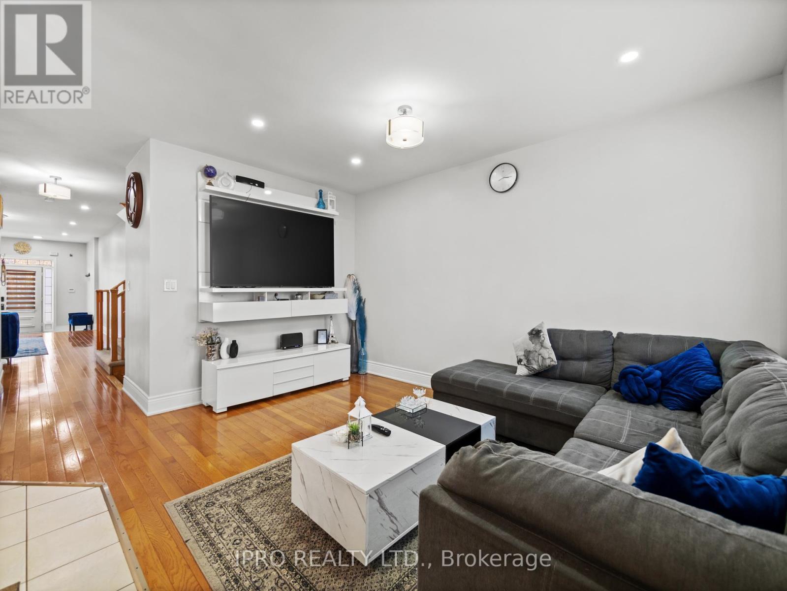 












346 LANDSBOROUGH AVENUE

,
Milton (SC Scott),




Ontario
L9T7Y7

