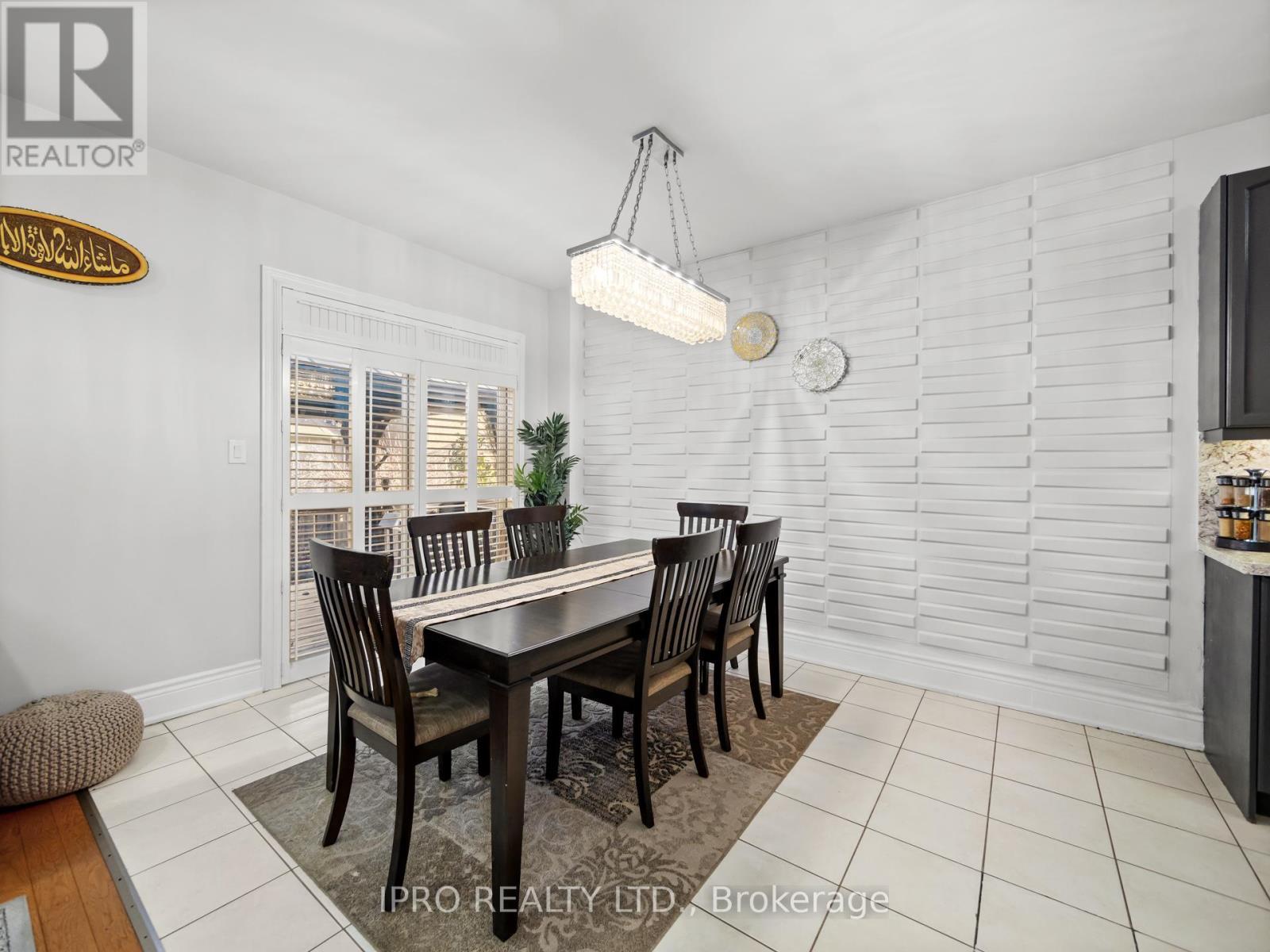 












346 LANDSBOROUGH AVENUE

,
Milton (SC Scott),




Ontario
L9T7Y7


