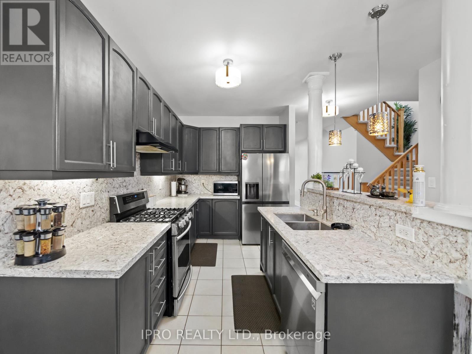 












346 LANDSBOROUGH AVENUE

,
Milton (SC Scott),




Ontario
L9T7Y7

