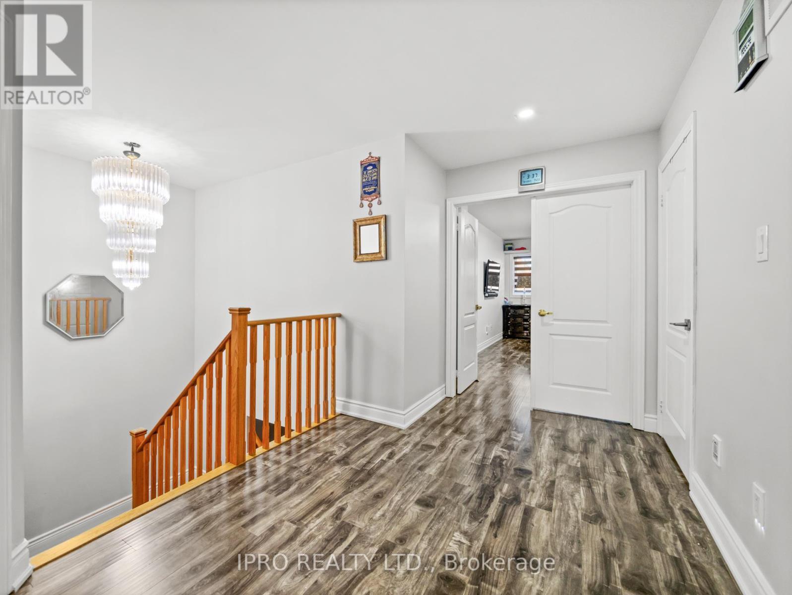 












346 LANDSBOROUGH AVENUE

,
Milton (SC Scott),




Ontario
L9T7Y7


