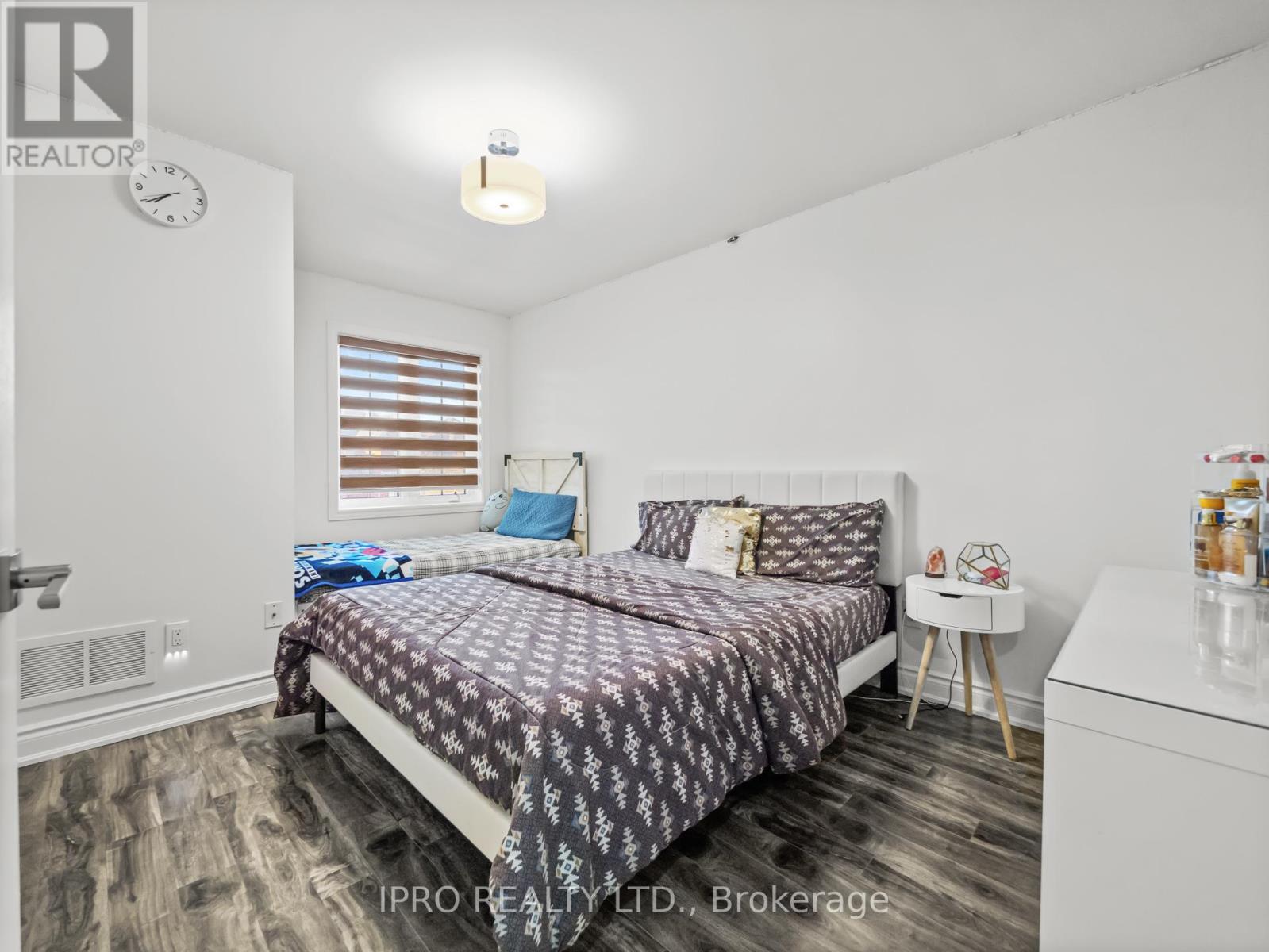 












346 LANDSBOROUGH AVENUE

,
Milton (SC Scott),




Ontario
L9T7Y7

