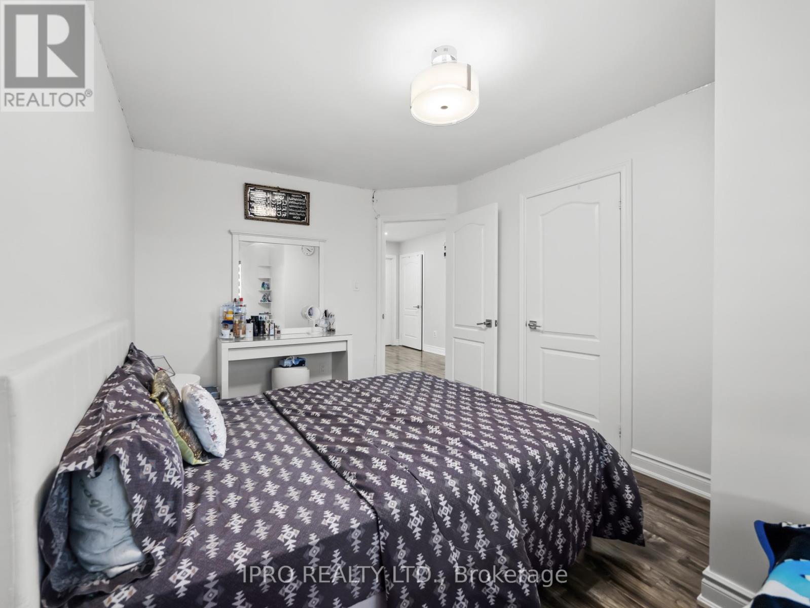 












346 LANDSBOROUGH AVENUE

,
Milton (SC Scott),




Ontario
L9T7Y7

