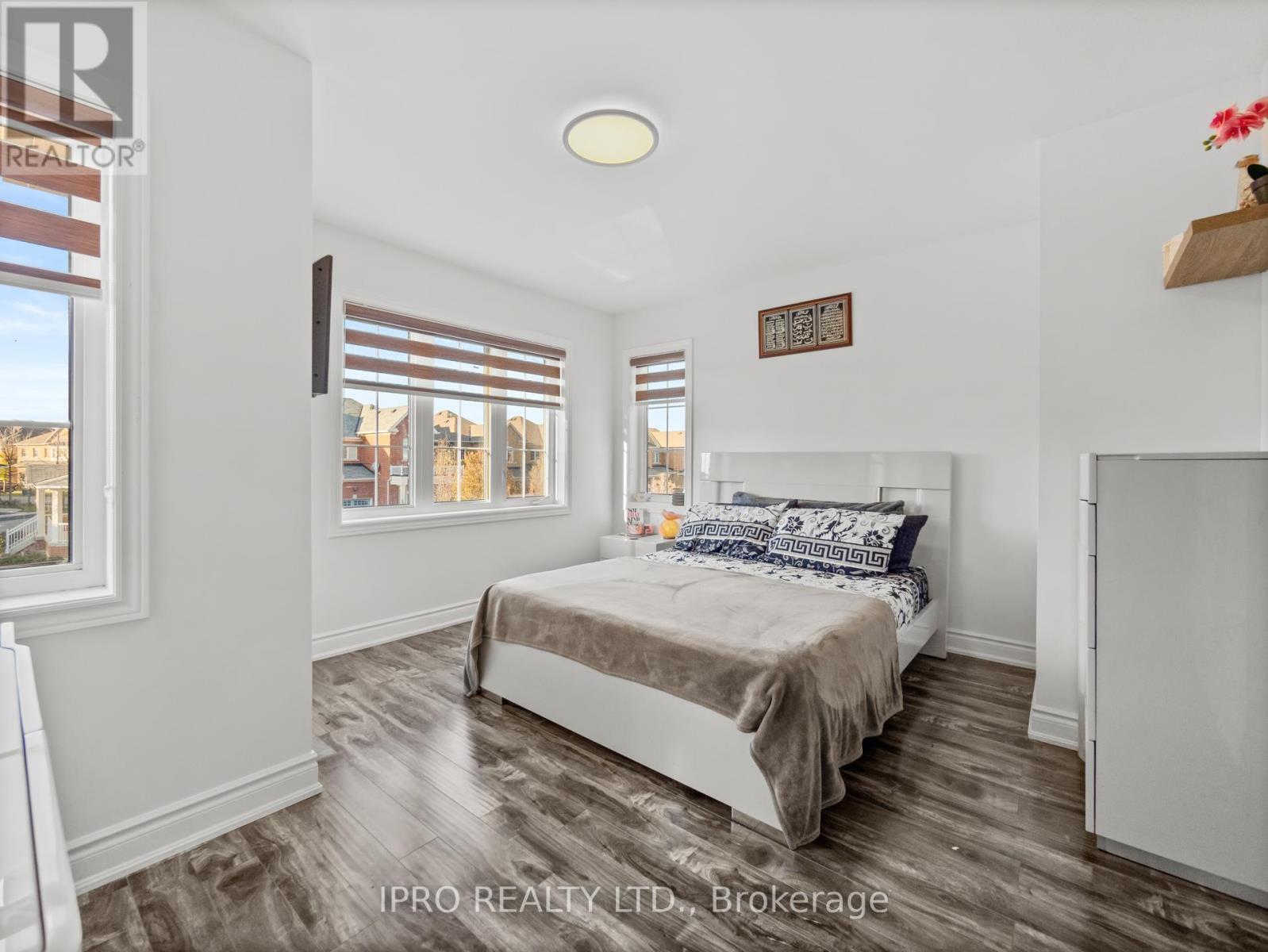 












346 LANDSBOROUGH AVENUE

,
Milton (SC Scott),




Ontario
L9T7Y7

