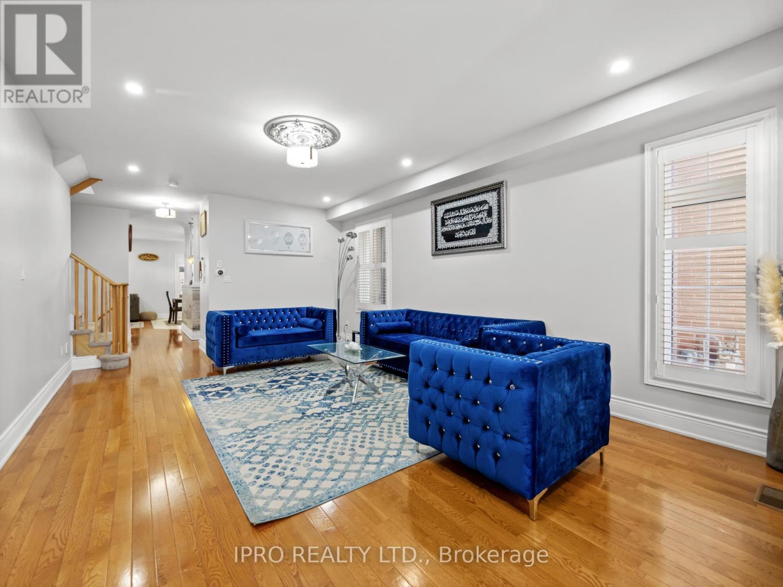 












346 LANDSBOROUGH AVENUE

,
Milton (SC Scott),




Ontario
L9T7Y7

