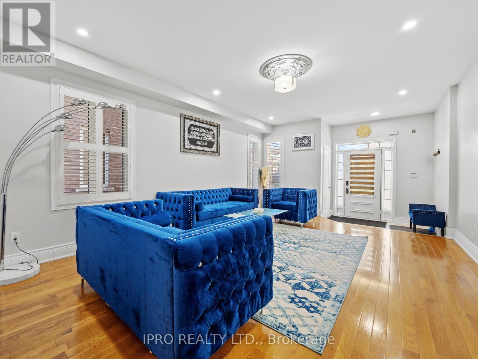 












346 LANDSBOROUGH AVENUE

,
Milton (SC Scott),




Ontario
L9T7Y7

