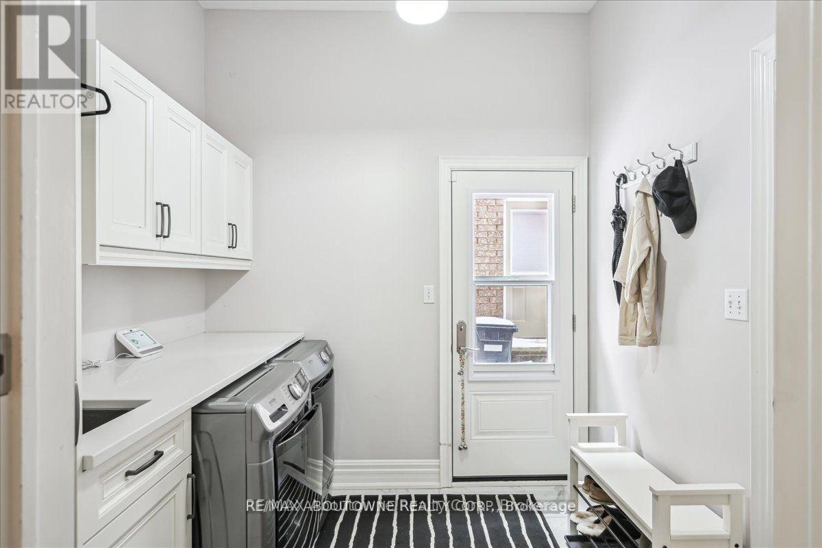 












1426 CREEKWOOD TRAIL S

,
Oakville (JC Joshua Creek),




Ontario
L6H6E6

