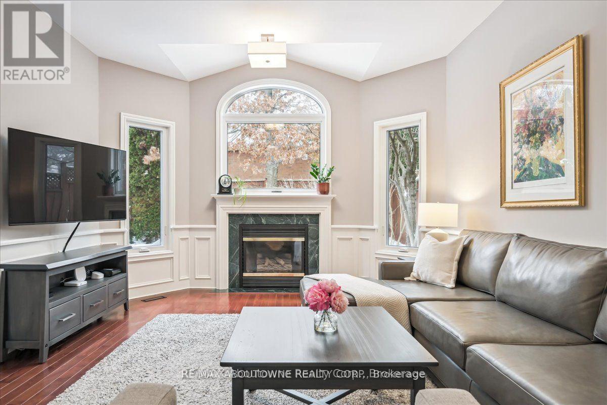 












1426 CREEKWOOD TRAIL S

,
Oakville (JC Joshua Creek),




Ontario
L6H6E6

