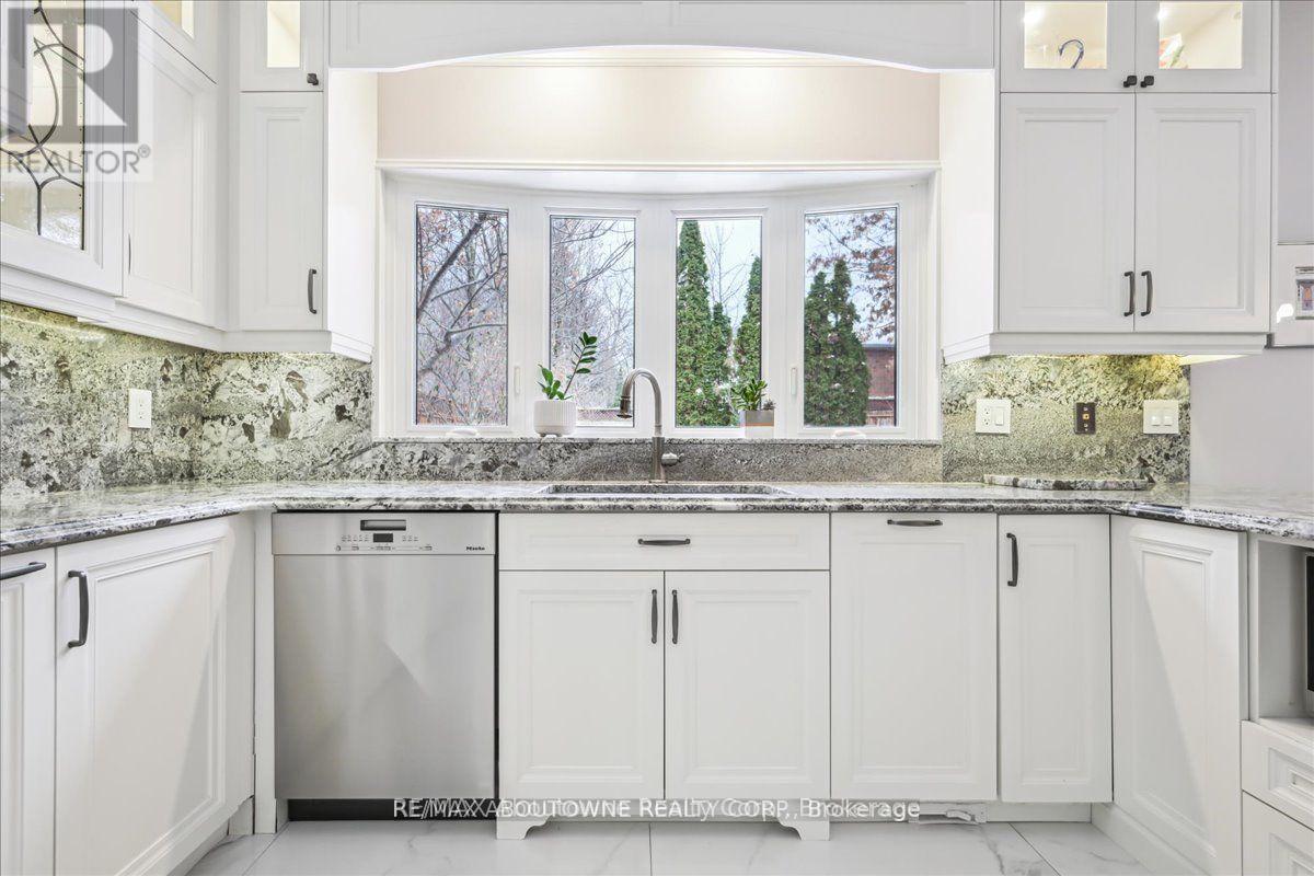 












1426 CREEKWOOD TRAIL S

,
Oakville (JC Joshua Creek),




Ontario
L6H6E6

