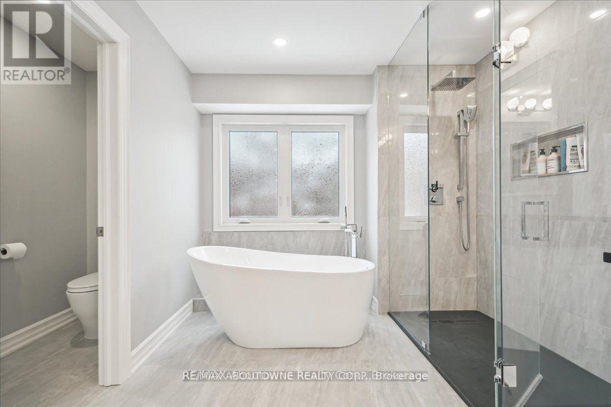 












1426 CREEKWOOD TRAIL S

,
Oakville (JC Joshua Creek),




Ontario
L6H6E6

