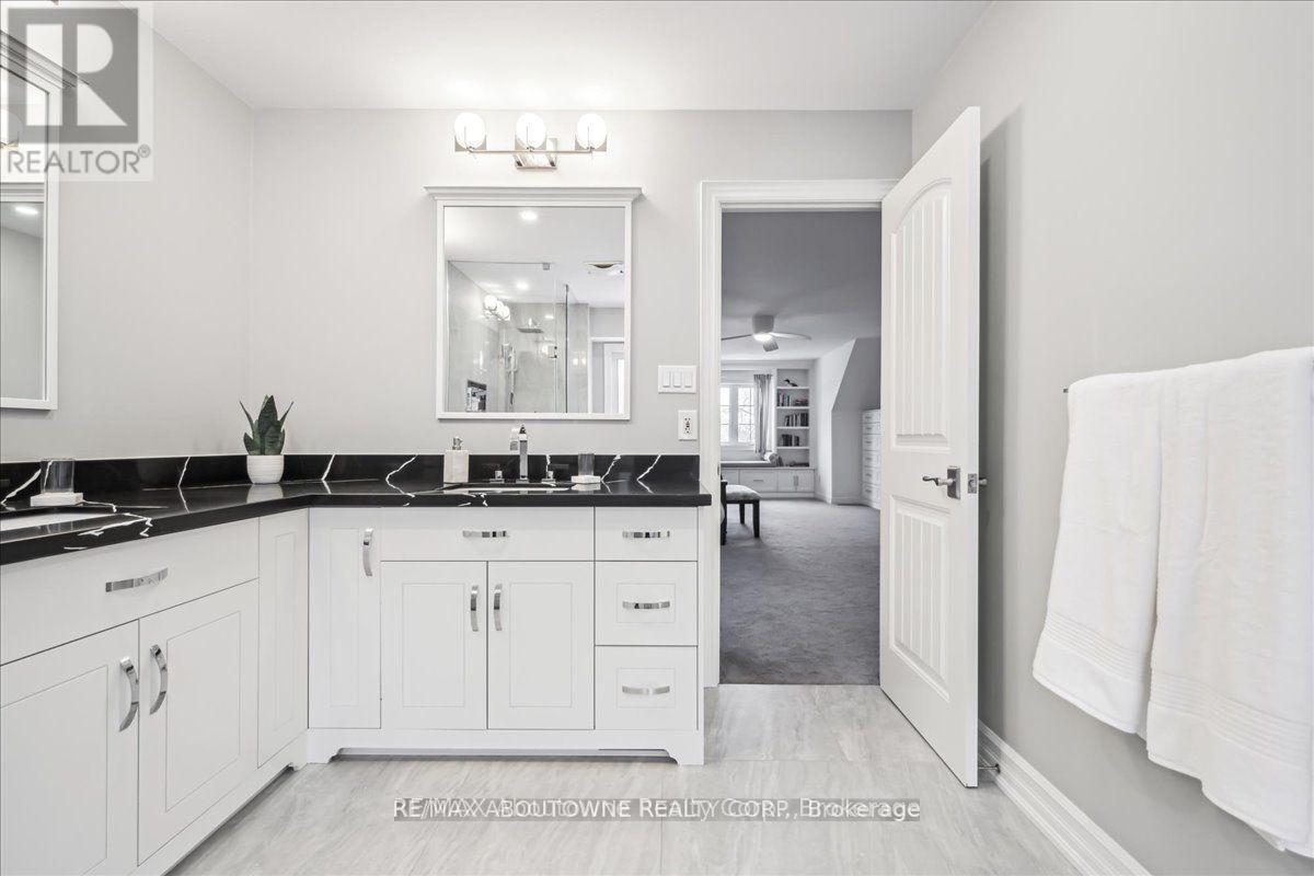 












1426 CREEKWOOD TRAIL S

,
Oakville (JC Joshua Creek),




Ontario
L6H6E6

