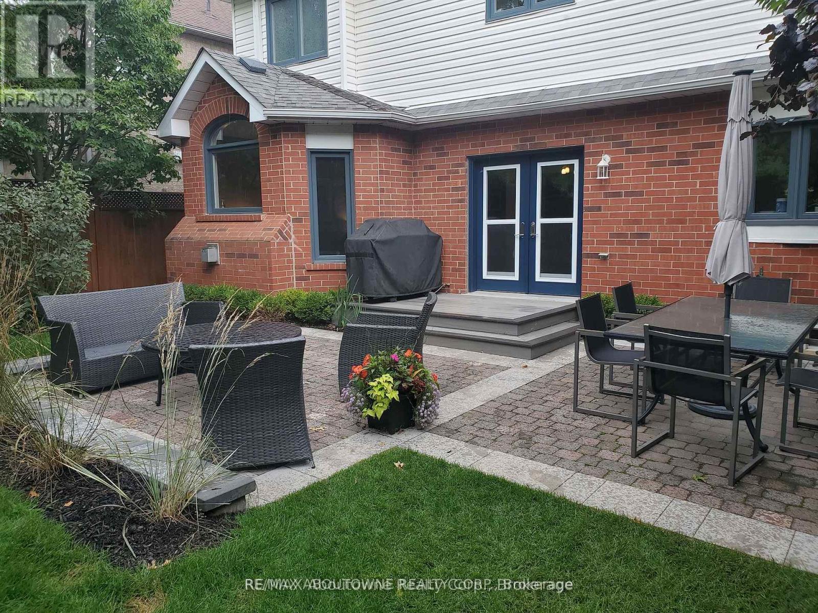 












1426 CREEKWOOD TRAIL S

,
Oakville (JC Joshua Creek),




Ontario
L6H6E6

