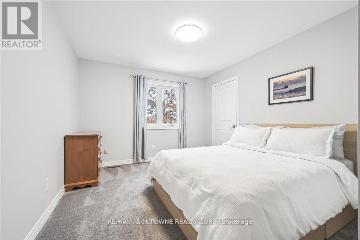 












1426 CREEKWOOD TRAIL S

,
Oakville (JC Joshua Creek),




Ontario
L6H6E6

