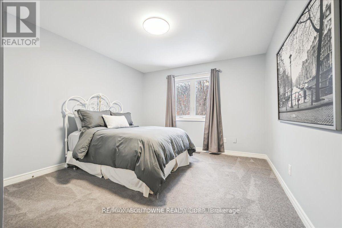 












1426 CREEKWOOD TRAIL S

,
Oakville (JC Joshua Creek),




Ontario
L6H6E6

