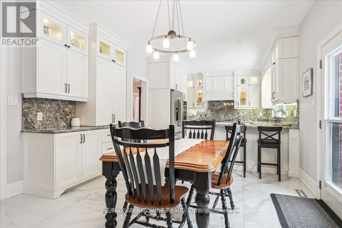












1426 CREEKWOOD TRAIL S

,
Oakville (JC Joshua Creek),




Ontario
L6H6E6

