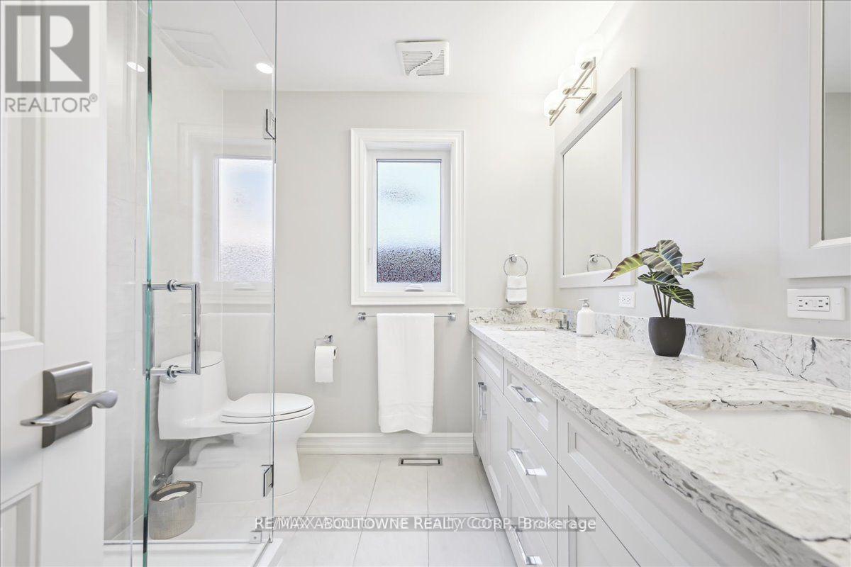 












1426 CREEKWOOD TRAIL S

,
Oakville (JC Joshua Creek),




Ontario
L6H6E6

