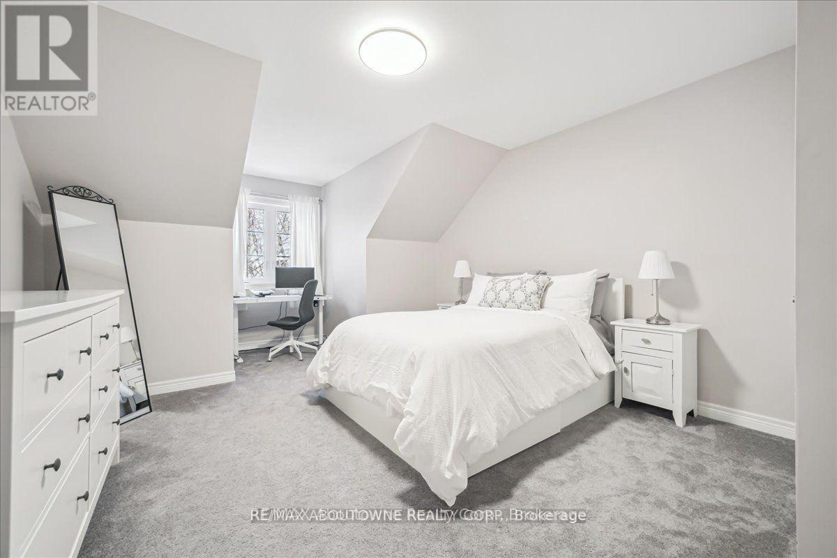 












1426 CREEKWOOD TRAIL S

,
Oakville (JC Joshua Creek),




Ontario
L6H6E6

