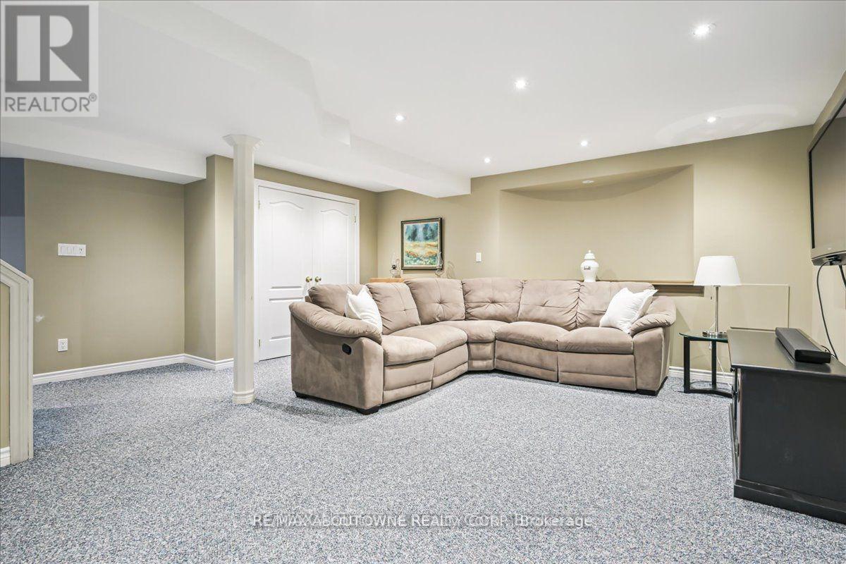 












1426 CREEKWOOD TRAIL S

,
Oakville (JC Joshua Creek),




Ontario
L6H6E6

