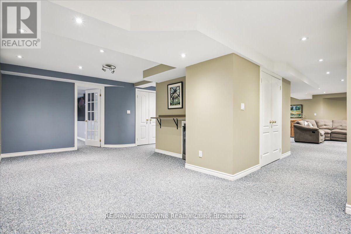 












1426 CREEKWOOD TRAIL S

,
Oakville (JC Joshua Creek),




Ontario
L6H6E6

