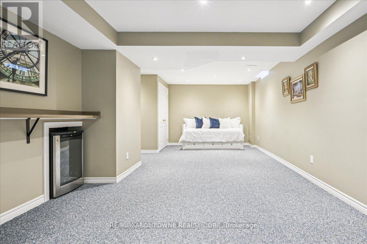 












1426 CREEKWOOD TRAIL S

,
Oakville (JC Joshua Creek),




Ontario
L6H6E6

