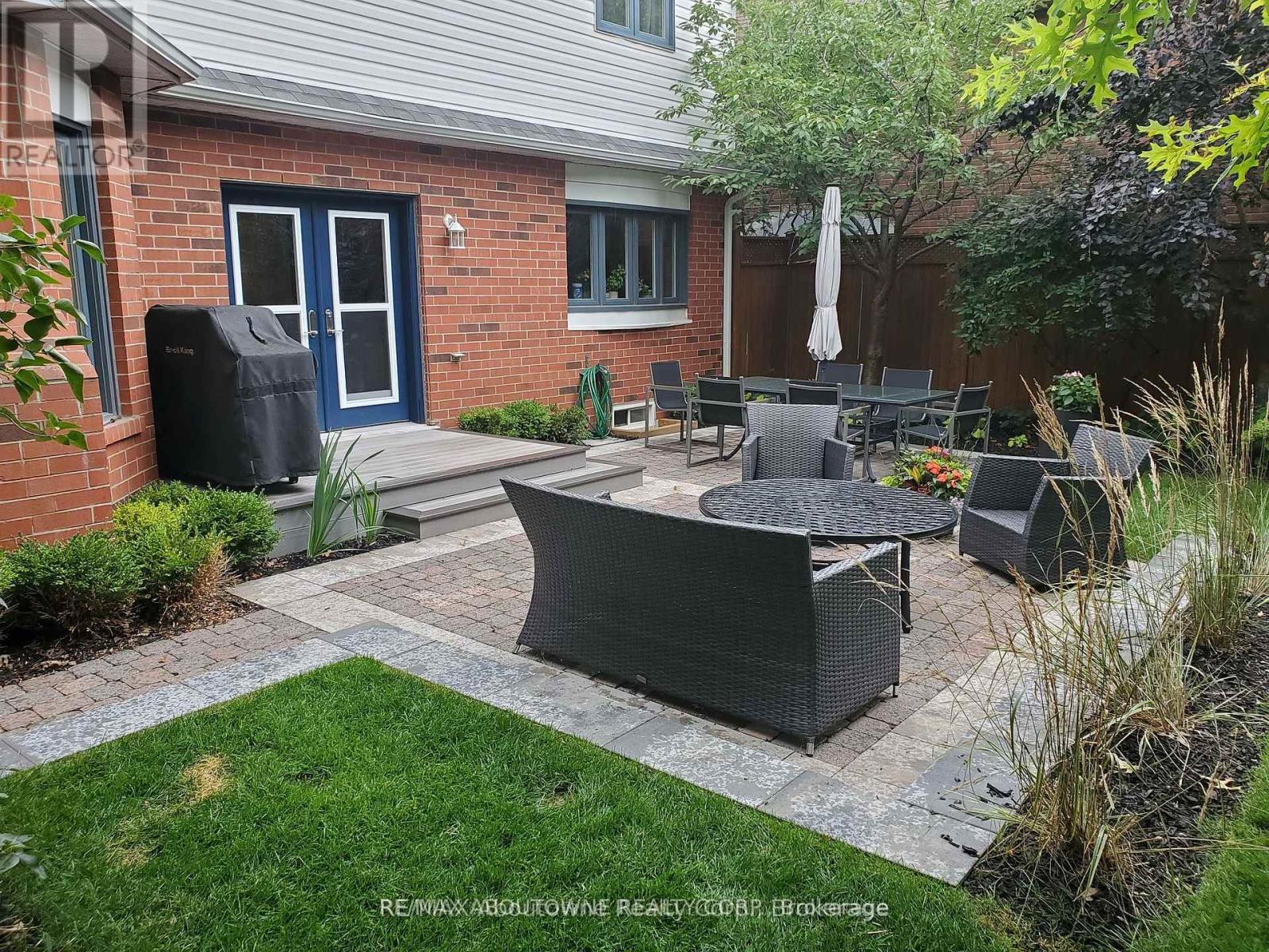 












1426 CREEKWOOD TRAIL S

,
Oakville (JC Joshua Creek),




Ontario
L6H6E6


