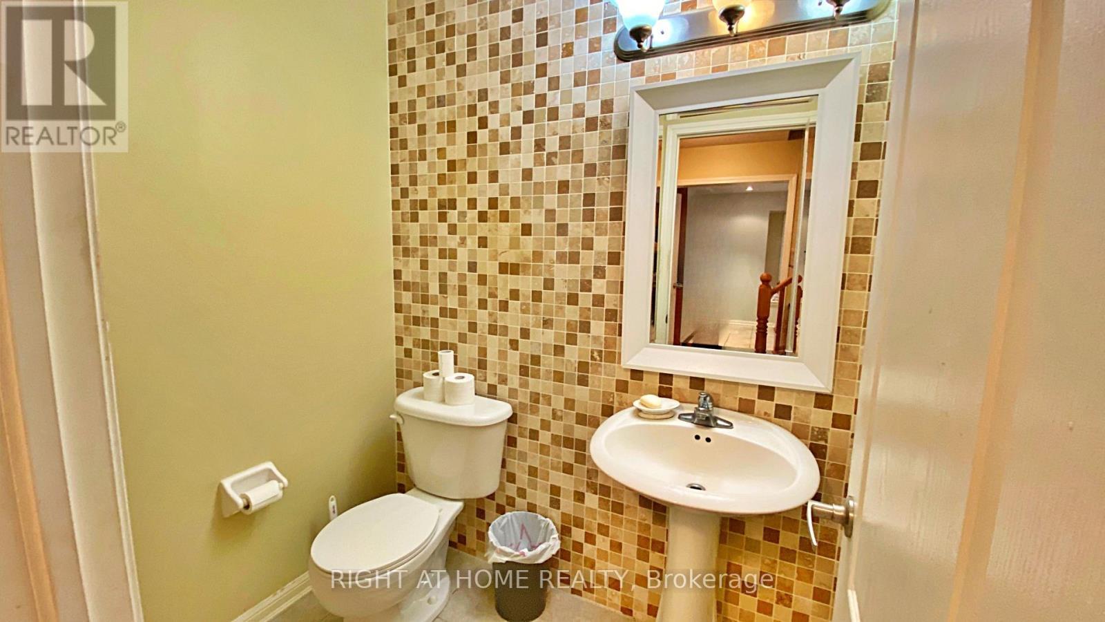












664 HOLLY AVENUE

,
Milton (CO Coates),




Ontario
L9T0G2

