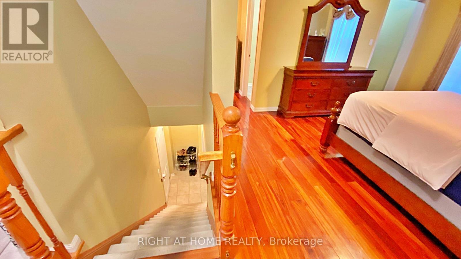 












664 HOLLY AVENUE

,
Milton (CO Coates),




Ontario
L9T0G2


