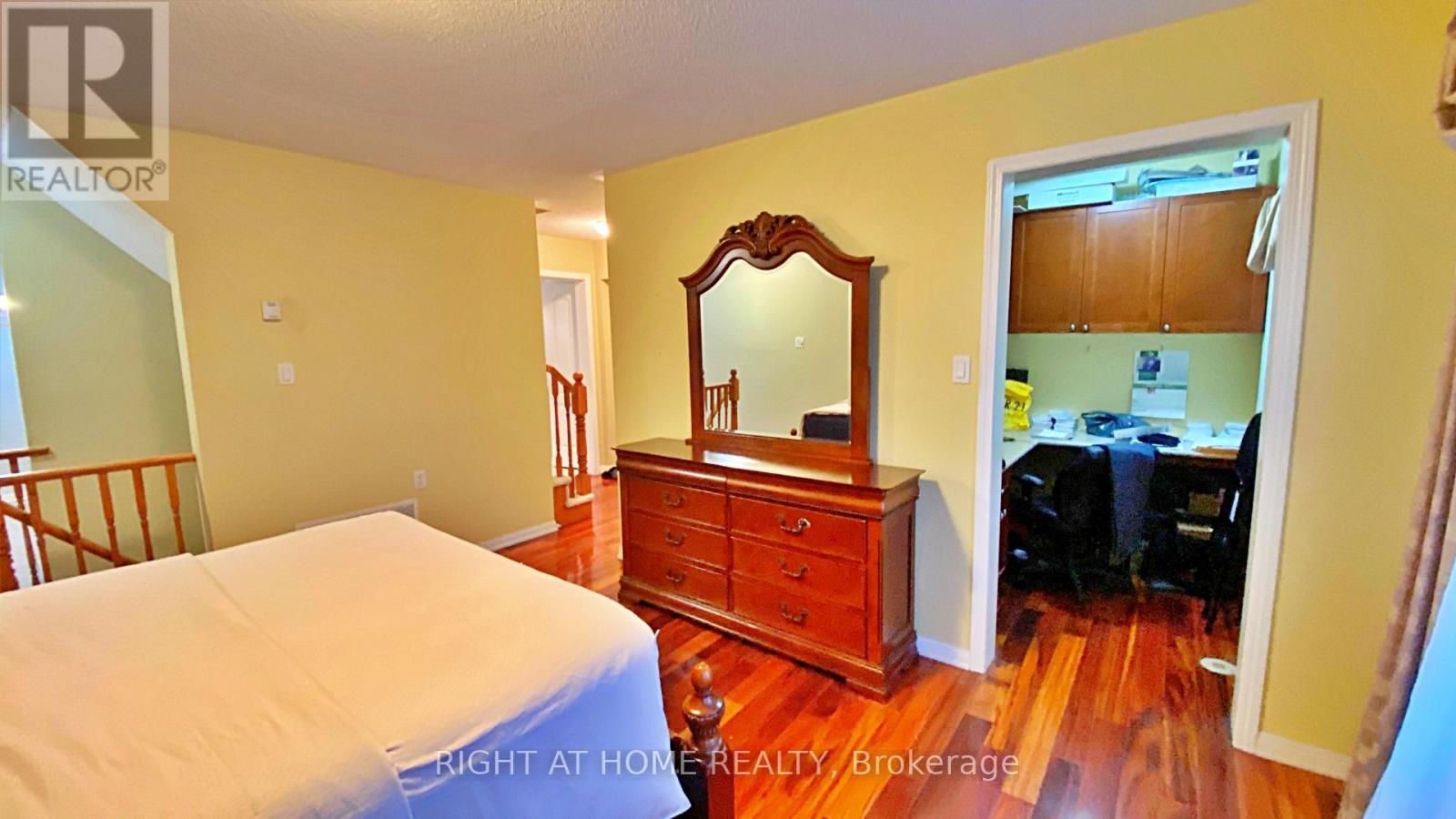 












664 HOLLY AVENUE

,
Milton (CO Coates),




Ontario
L9T0G2

