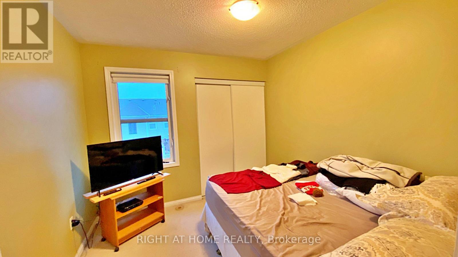 












664 HOLLY AVENUE

,
Milton (CO Coates),




Ontario
L9T0G2

