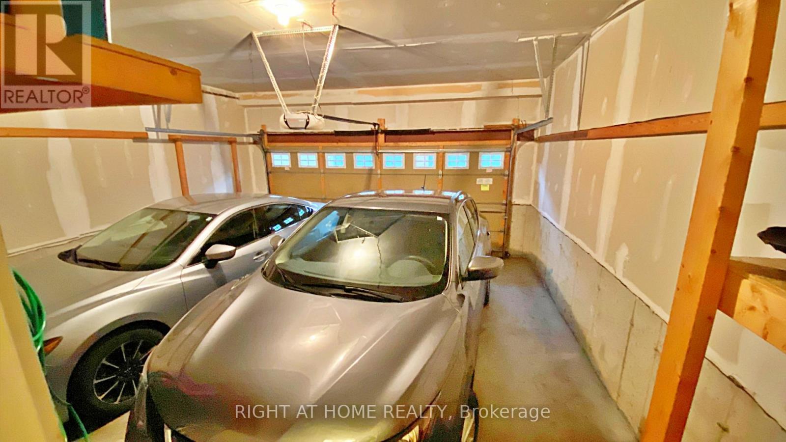 












664 HOLLY AVENUE

,
Milton (CO Coates),




Ontario
L9T0G2

