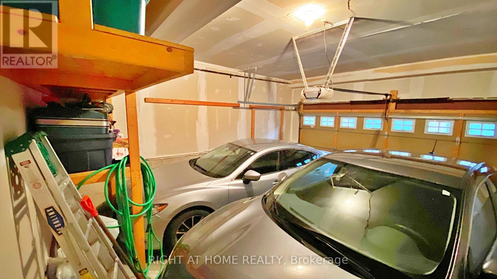 












664 HOLLY AVENUE

,
Milton (CO Coates),




Ontario
L9T0G2

