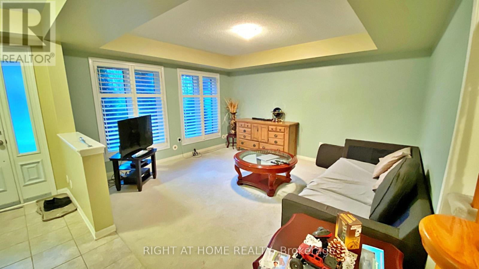 












664 HOLLY AVENUE

,
Milton (CO Coates),




Ontario
L9T0G2

