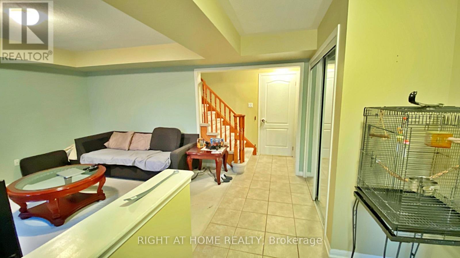 












664 HOLLY AVENUE

,
Milton (CO Coates),




Ontario
L9T0G2

