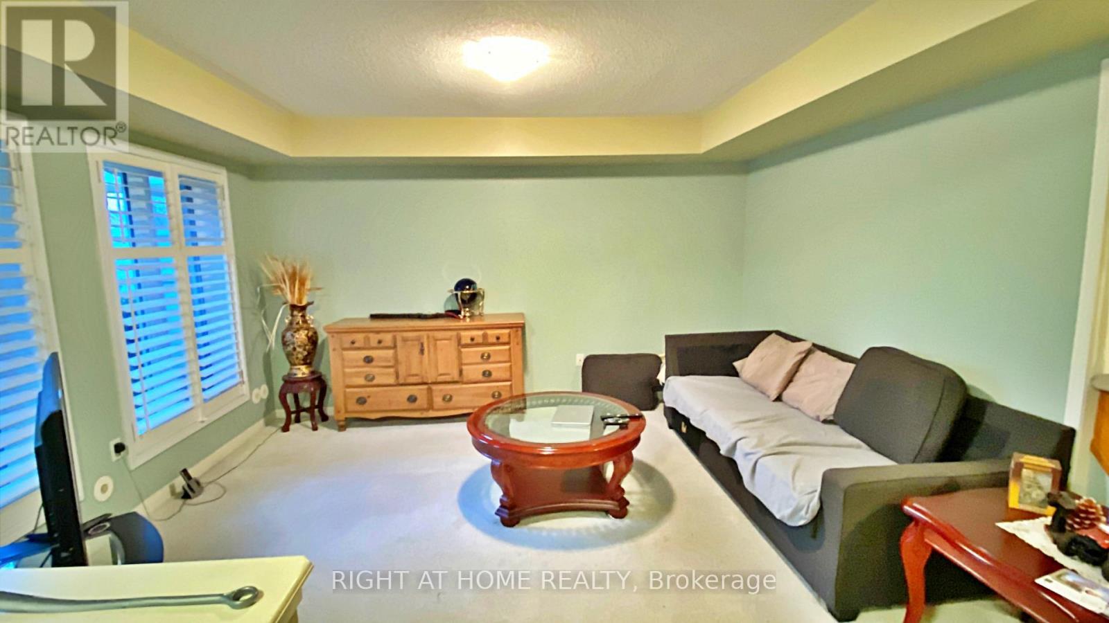 












664 HOLLY AVENUE

,
Milton (CO Coates),




Ontario
L9T0G2

