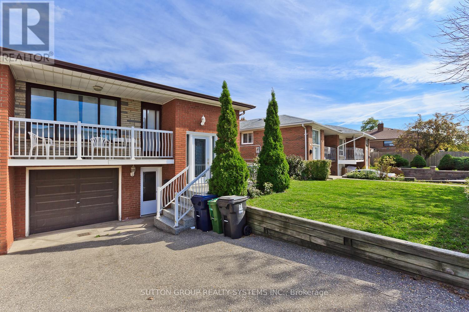 












LOWER - 233 HULLMAR DRIVE

,
Toronto (Black Creek),




Ontario
M3N2G2

