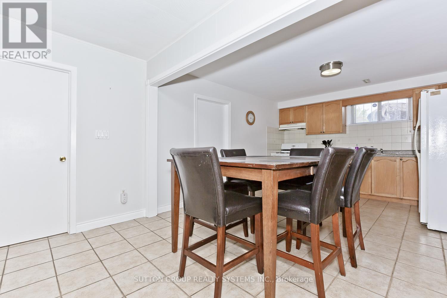 












LOWER - 233 HULLMAR DRIVE

,
Toronto (Black Creek),




Ontario
M3N2G2

