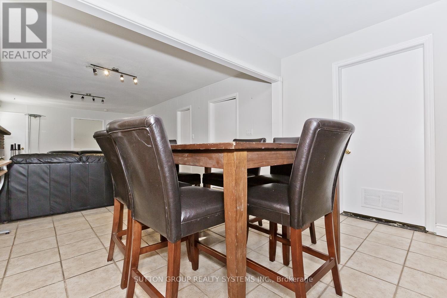 












LOWER - 233 HULLMAR DRIVE

,
Toronto (Black Creek),




Ontario
M3N2G2

