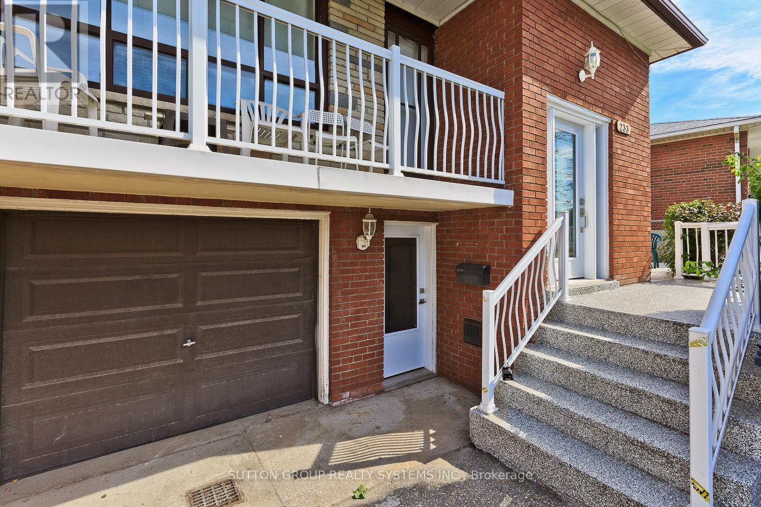 












LOWER - 233 HULLMAR DRIVE

,
Toronto (Black Creek),




Ontario
M3N2G2


