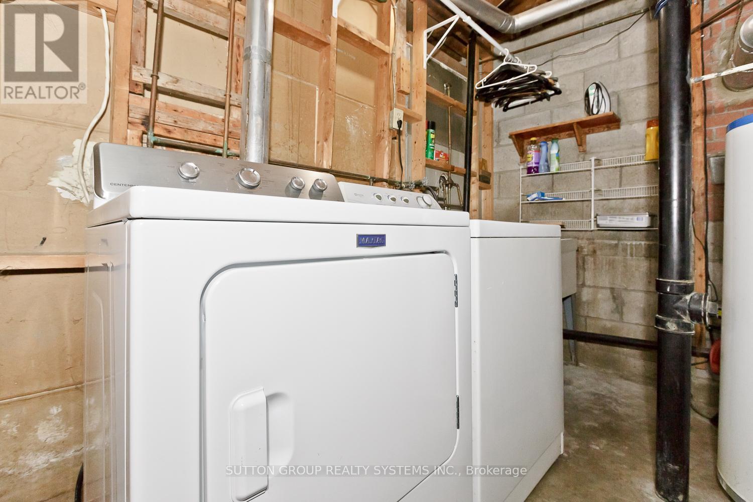 












LOWER - 233 HULLMAR DRIVE

,
Toronto (Black Creek),




Ontario
M3N2G2

