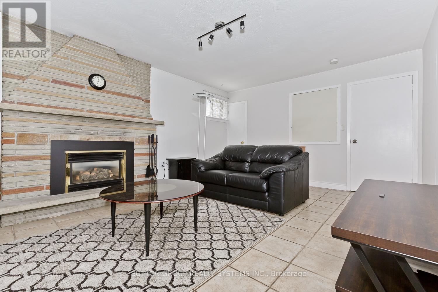 












LOWER - 233 HULLMAR DRIVE

,
Toronto (Black Creek),




Ontario
M3N2G2

