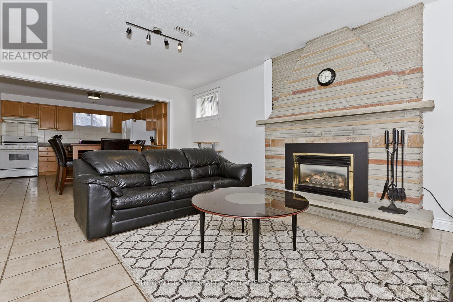 












LOWER - 233 HULLMAR DRIVE

,
Toronto (Black Creek),




Ontario
M3N2G2

